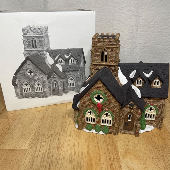 Department 56 Heritage Collection Dicken’s Village Series “Knottinghill  Church” - Picture 5 of 10